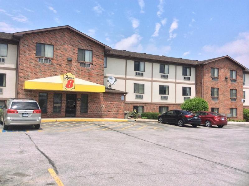 Super 8 By Wyndham Omaha/West Dodge Motel Exterior photo