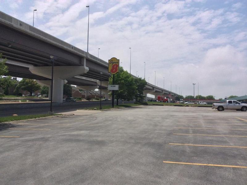 Super 8 By Wyndham Omaha/West Dodge Motel Exterior photo